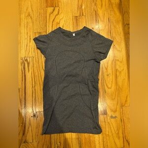 Lululemon short sleeve top